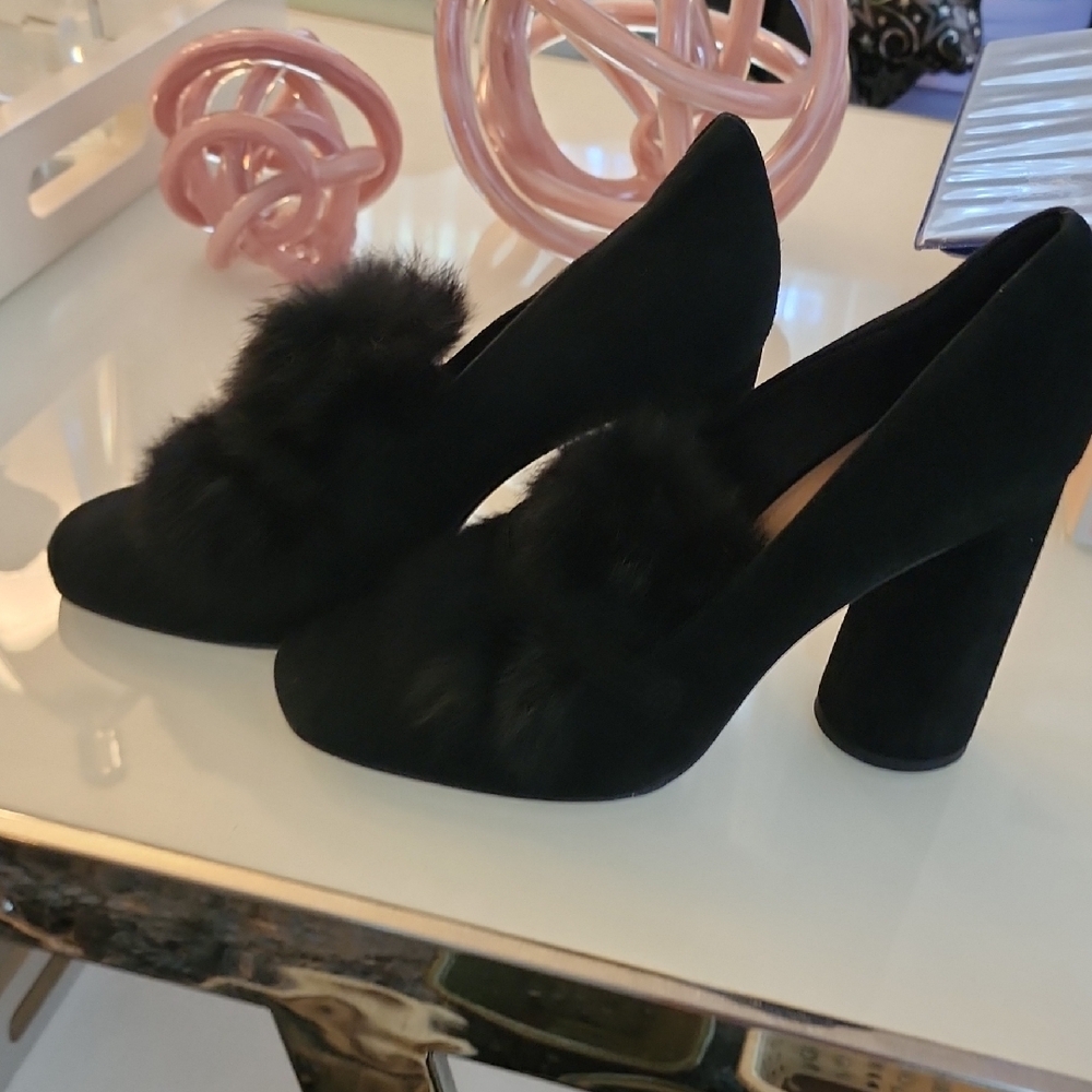 Black Fur-Trimmed Women's Shoes - Picture 2 of 9